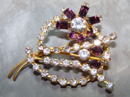 4977brooch